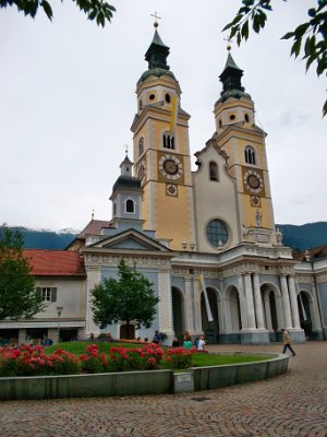 3. Katedrála v Brixenu z 10. století. Je součástí většího komplexu církevních budov